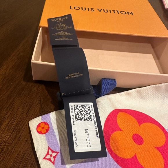 LOUIS VUITTON SCARF MONOGRAM SILK BLACK LOGO BEANIE M77675 NEW - Picture 7 of 13